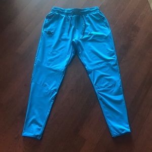 Brokig workout pants.